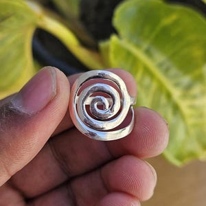 Anello a spirale in argento sterling fatto a mano: gioielli minimalisti a spirale