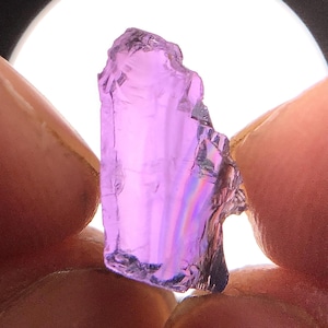 Zoisiet paars groen bruin blauw tanzaniet ruw, 5 karaat onverwarmd pleochroïsme ruwe tanzaniet, zeldzaamste regenboog zoisiet tanzaniet kristal.