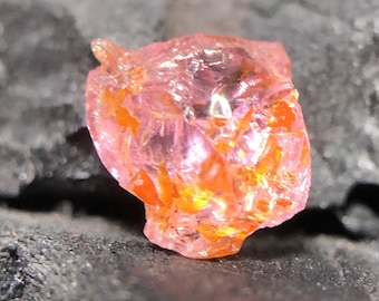 Bogaty w żelazo spinel, rzadki kamień surowy, 1,9 karata, ognistoróżowy, pomarańczowy, naturalny kamień szlachetny, leczniczy, surowy