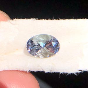 Oval fasetterad tanzanit ädelsten: Blågrå zoisit, decemberfödelsesten (6 x 4 MM, 0,55 karat)