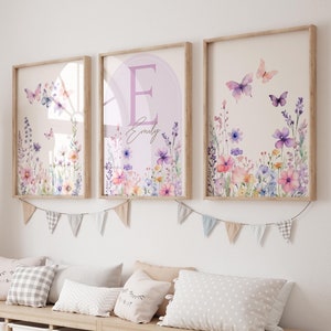 Arte de pared con flores para guardería, impresión inicial personalizada, arte de pared para habitación de niñas con flores silvestres, letrero con nombre, impresión de letras iniciales