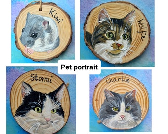 Handgemaltes Haustierportrait auf Holzverzierung, Holzscheiben-Weihnachtsdekoration, einzigartiges Geschenk für Tierliebhaber, Haustier-Gedenkmalerei