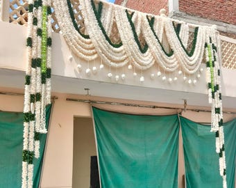Fleur de jasmin Toran de porte avec lota en bois de sola indien Bandarwar mariage sud-indien, Mangalasnanam, festival du langavoni, décoration de porte d'entrée