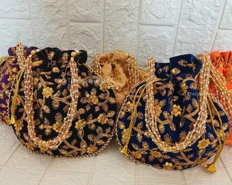 Rajasthani bestickte Samttasche | Handgefertigtes Brautgeschenk, Hochzeitsbeutel, Perlengriff-Potli, elegantes Rückgabegeschenk für Gäste