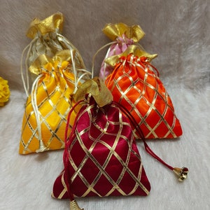 Handgenähte Gota Patti Stofftasche | Mehendi, Sangeet, Weihnachten, Diwali Housewarming Rückgabe Schüttgut, wiederverwendbare Favor Bags | Trockenfrucht Geschenk