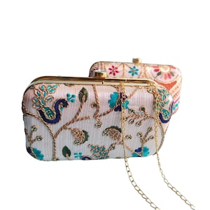 Cartera de mano blanca con bordados florales variados para novia, cartera de noche, bolso de mano para bodas y fiestas, cartera étnica, cartera de mujer de moda, regalo para ella