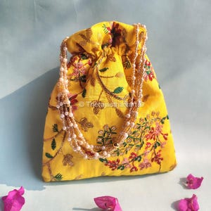 Bolso de mano bordado de Rajasthani, bolso de mano con cordón y asa de cuentas, bolso de regalo tradicional para Shagun, baby shower, despedida de soltera