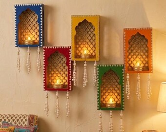 Bunte Rajasthani Jharokha Wandbehang | Kerzenständer mit Spiegel und Perle Latkan Holzrahmen |  Hochzeit Pithi Mehandi Festliche Dekoration