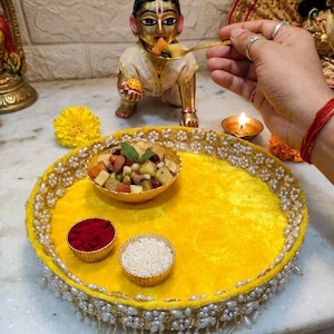 Tradicional Kanha Bhog Thali Set Laddu Gopal Bandeja de ofrenda con 2 mini soporte Roli Kumkum y gran tazón dulce para regalo espiritual Janmashtami