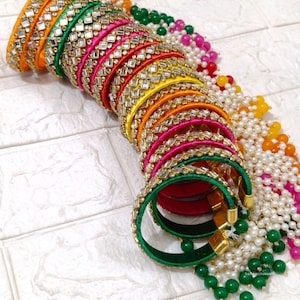 Kundan Seidenfaden Armreifen, größenverstellbare Armbänder | Hochzeit Bevorzugungen Mehndi, Sangeet Geschenke |, Brautjungfer Rückgabe Geschenke für Gäste, kostenlose Potli-Tasche