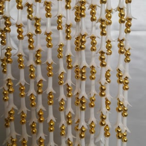 Ghirlanda di boccioli di rosa/rajnigandha/gelsomino/tuberose da 4 piedi per tenda Nikah, Mehndi con filo per matrimonio nell'India meridionale, inaugurazione della casa, sfondo per cerimonia della culla
