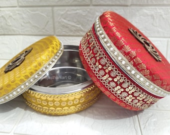 Scatole decorative in acciaio broccato Mithai / Bomboniere per matrimoni indiani / Scatole regalo con motivo a loto / Scatole per dolciumi Laddoo / Contenitori regalo per il ritorno di Pooja