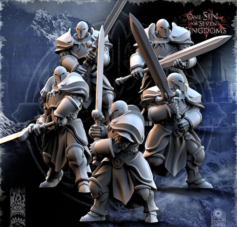 Puede incluir: Un grupo de figuras en miniatura de caballeros con armadura, cada uno sosteniendo una espada. Las figuras son de color gris claro, con armaduras y cascos detallados. El fondo presenta una cordillera y el texto "ONE SIN FOR SEVEN KINGDOMS".