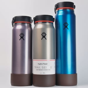 BottleButts™ Custodia in silicone per Hydro Flask Lightweight Trail Series da 32 oz/40 oz in MARRONE