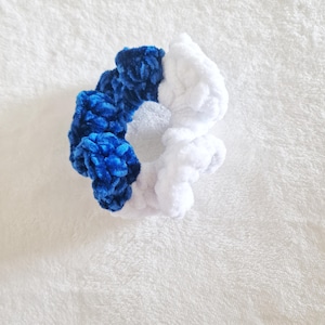 Crocheted soft scrunchie