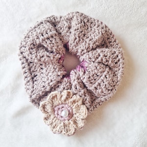Two-sided crocheted scrunchie