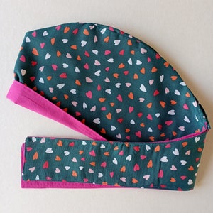 Calot coeur amour passion couvrant réversible en coton biologique, idéal pour les paramedicaux. Léger et coloré, original et écologique!