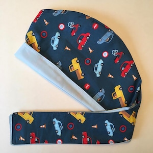 Reversible covering car cap in organic cotton ideal for paramedics. Light and colorful, original and ecological.