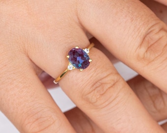 Alexandrite Engagement Ring: 14K Gold Vintage Oval Ring