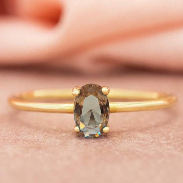Dainty Zultanite Ring, 14K Gold Zultanite Ring, Turkish Diaspore Ring, Minimalist Zultanite Ring, Color Changing Ring, Multicolor Gemstone