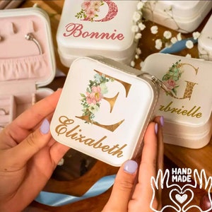 Initial Name Schmuckschatulle mit Blumen, Schmuck Reise Etui, tragbare Schmuckschatulle, Schmuck Organizer, Geschenk für Brautjungfern / Mutter / Freundin