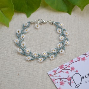 Beaded Flower Bracelet, Daisy Bracelet, Handmade Bracelet, Minimalist bracelet image 2