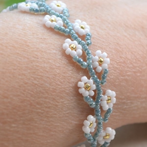 Beaded Flower Bracelet, Daisy Bracelet, Handmade Bracelet, Minimalist bracelet image 5