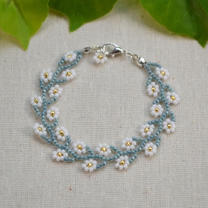 Beaded Flower Bracelet, Daisy Bracelet, Handmade Bracelet, Minimalist bracelet image 3