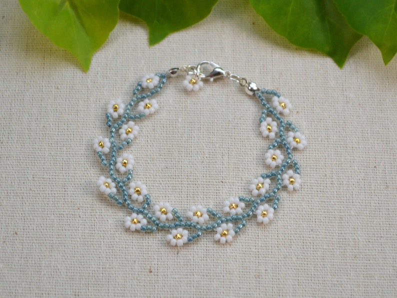 Beaded Flower Bracelet, Daisy Bracelet, Handmade Bracelet, Minimalist bracelet image 3