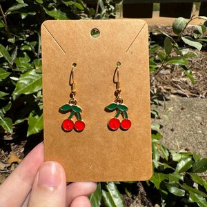 Kirsche Charm baumeln Ohrringe | Obst Ohrringe | Kirschen Ohrringe | Gold Ohrringe | Charm Ohrringe | Ohrringe | Ohrringe | Rote Ohrringe