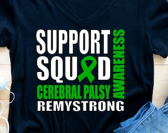Puede incluir: Camiseta negra con texto blanco que dice "Support Squad Cerebral Palsy Remystrong" con un símbolo de cinta verde. El texto es vertical y la cinta es horizontal.