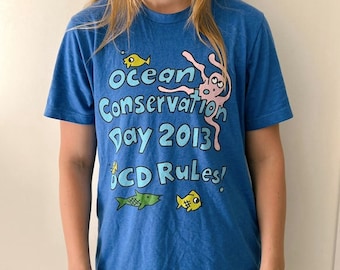 Nueva camiseta para niña del Día de la Conservación del Océano 2013-Reglas del TOC-Jessica Day