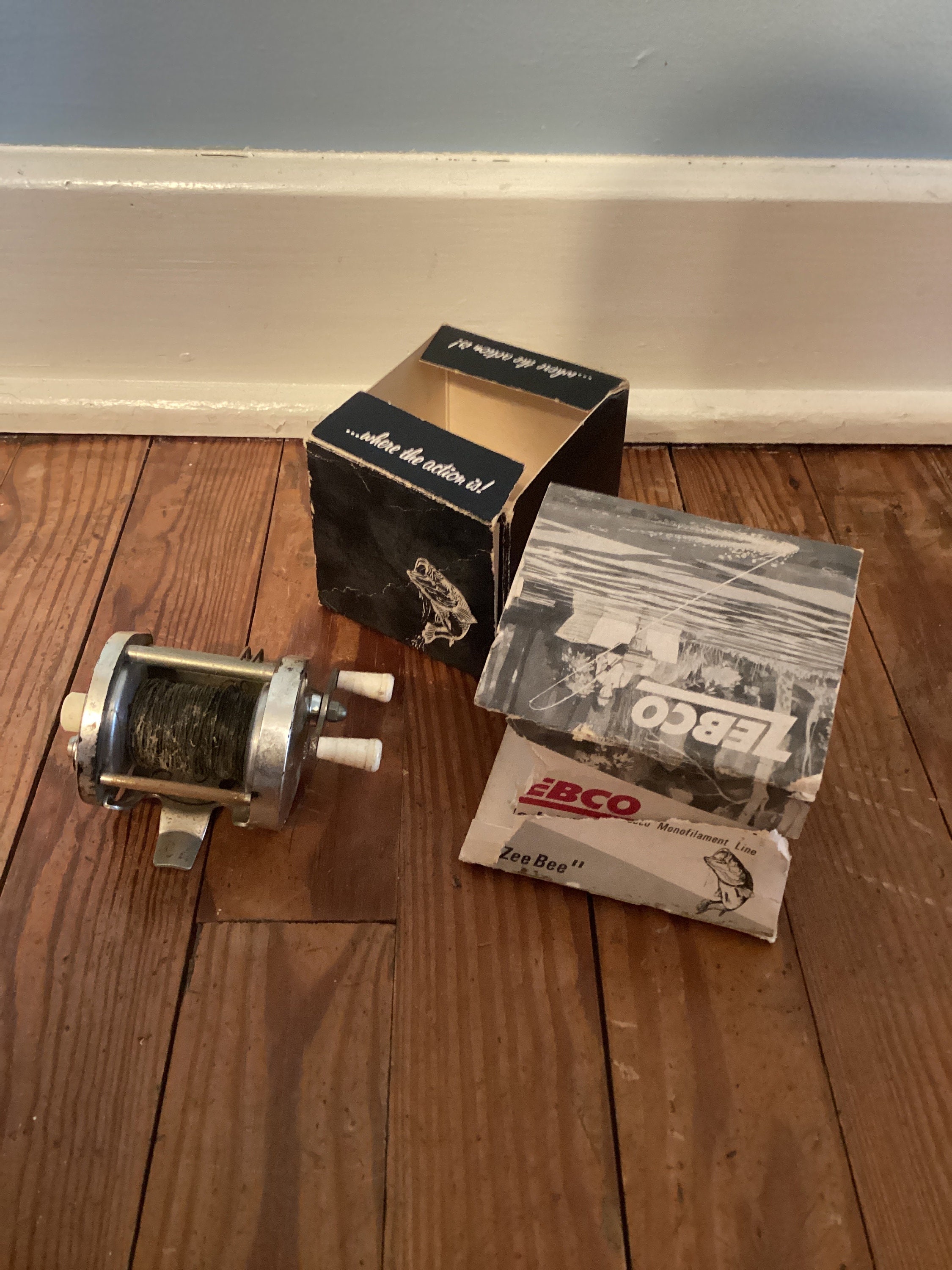 Vintage ZEBCO Model 202 Closed Face Spin Cast Fishing Reel USA 