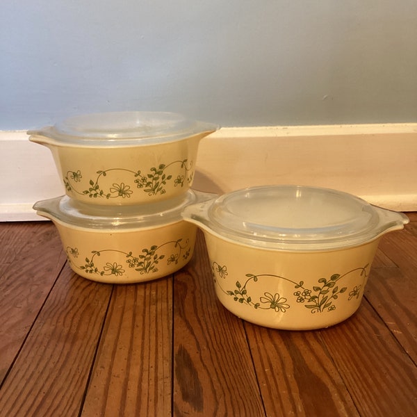 Your choice variety of vintage Pyrex dishes