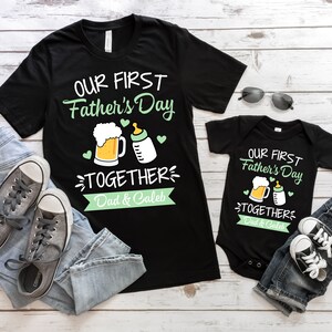 PNG personalizado para el Día del Padre, PNG para nuestro primer Día del Padre, regalo para el esposo en el Día del Padre, primer Día del Padre, diseño de camisetas a juego, papá y yo