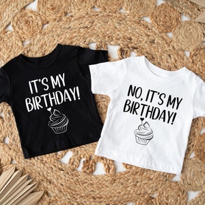 Anniversaire de jumeaux PNG, c'est mon anniversaire, cadeau d'anniversaire de jumeaux, fête d'anniversaire fille garçon, anniversaire PNG, chemises assorties, chemise d'anniversaire de jumeaux