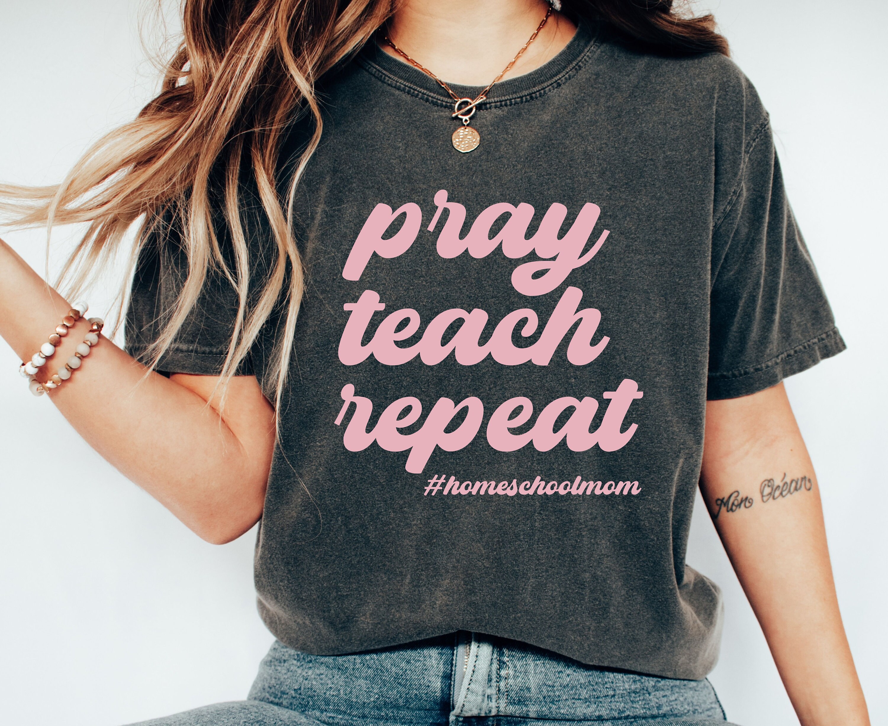 Homeschool Mom png, Pray Teach Repeat, DIY Homeschool Mama Shirt, Homeschool Shirt, Homeschooling Mom Gift, Retro Mom Design