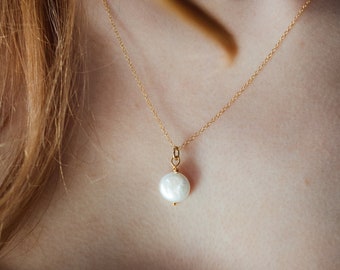 Gold Necklace with Freshwater Pearl pendant