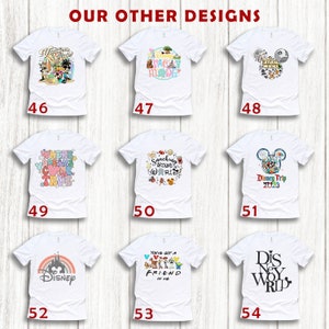 Puede incluir: Una colecci&oacute;n de 10 camisetas blancas con diferentes dise&ntilde;os de tem&aacute;tica Disney. Los dise&ntilde;os incluyen Mickey Mouse, personajes de Disney y texto como "Snacking Around the World" y "Disney Trip 2023".