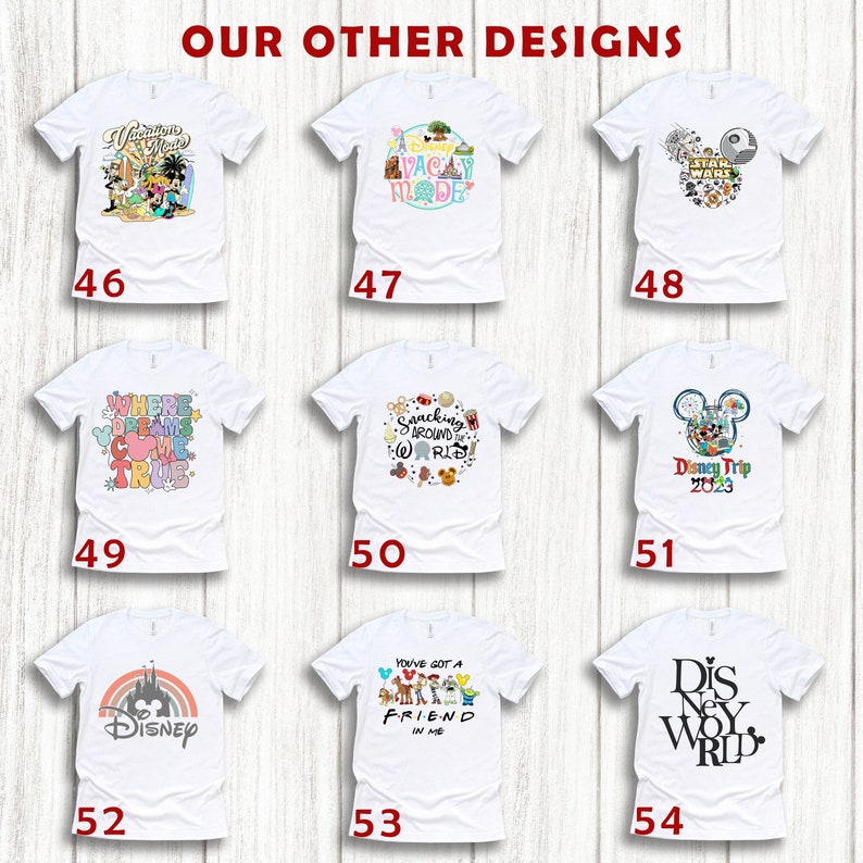 Puede incluir: Una colecci&oacute;n de 10 camisetas blancas con diferentes dise&ntilde;os de tem&aacute;tica Disney. Los dise&ntilde;os incluyen Mickey Mouse, personajes de Disney y texto como "Snacking Around the World" y "Disney Trip 2023".