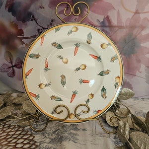 A La Ferme by VILLEROY & BOCH cake / dinner plate / vegetable carrot design/ discontinued / vintage