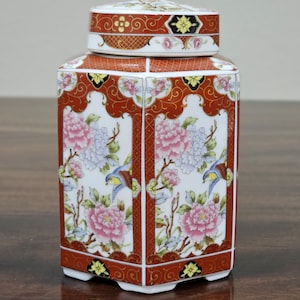 Beautiful Asian Oriental Chinese Tea Jar with Lid - Flora and Bird design - Red, White, Gold Gilding