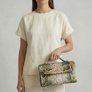 Handgemaakte handtas van echt pythonleer, luxe mini-tas van slangenleer, elegante handtas met handvat voor dames, beige tas van slangenleer, groene python