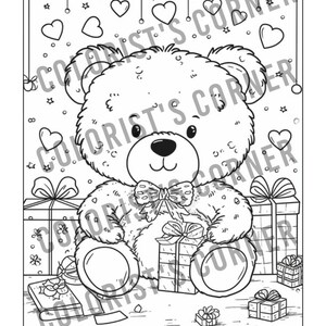 Op de afbeelding: Zwart-wit illustratie van een teddybeer omringd door ingepakte cadeaus en harten. De beer heeft een vlinderdas en zit tussen verschillende cadeaus. De afbeelding is ontworpen om in te kleuren.