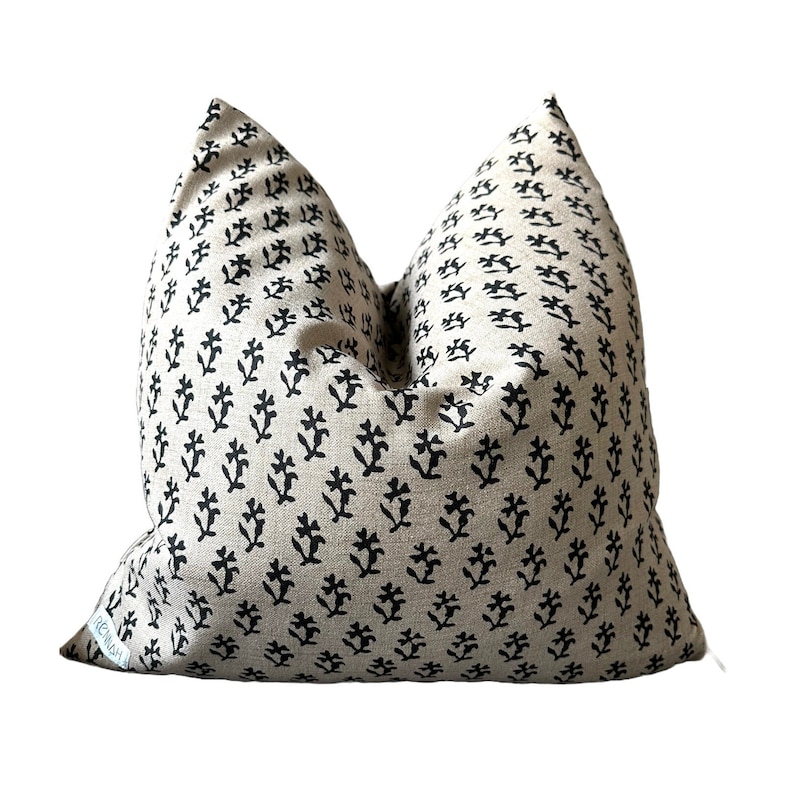 The Rennah Collective Dahlia Pillow Cover - Thumbnail 3