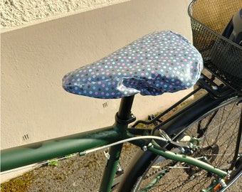 Water-repellent bicycle saddle cover