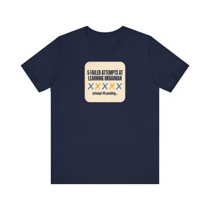 T-Shirt „5 gescheiterte Versuche, Ukrainisch zu lernen“, lustiges T-Shirt für Ukrainischlernende, Geschenk für Liebhaber des ukrainischen Kulturerbes, Unisex-Shirt von Mova Bild 8
