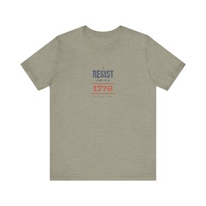 „Widerstand leisten wie 1776“-T-Shirt | Protest-T-Shirt zum 250. Jahrestag der Amerikanischen Revolution | Geschenk für Demokratie-Fans Bild 5