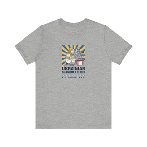 Camiseta de energía de abuela ucraniana, camiseta divertida de Babusia, gráfico de arte popular "Siéntate a comer", regalo de humor de herencia eslava imagen 5