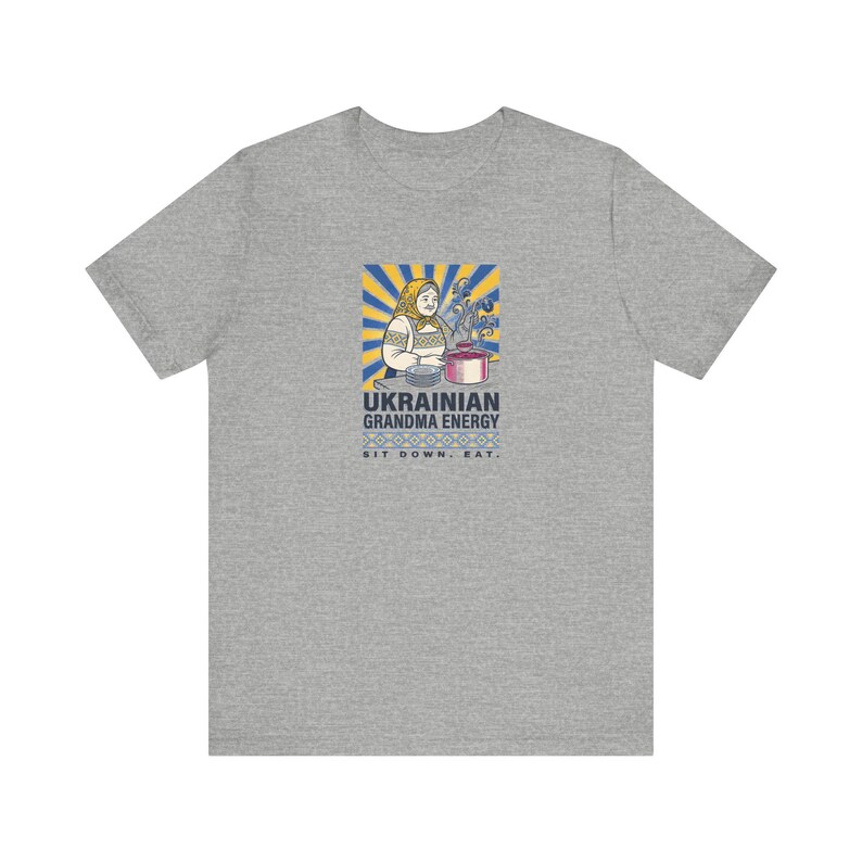 Camiseta de energía de abuela ucraniana, camiseta divertida de Babusia, gráfico de arte popular "Siéntate a comer", regalo de humor de herencia eslava imagen 5